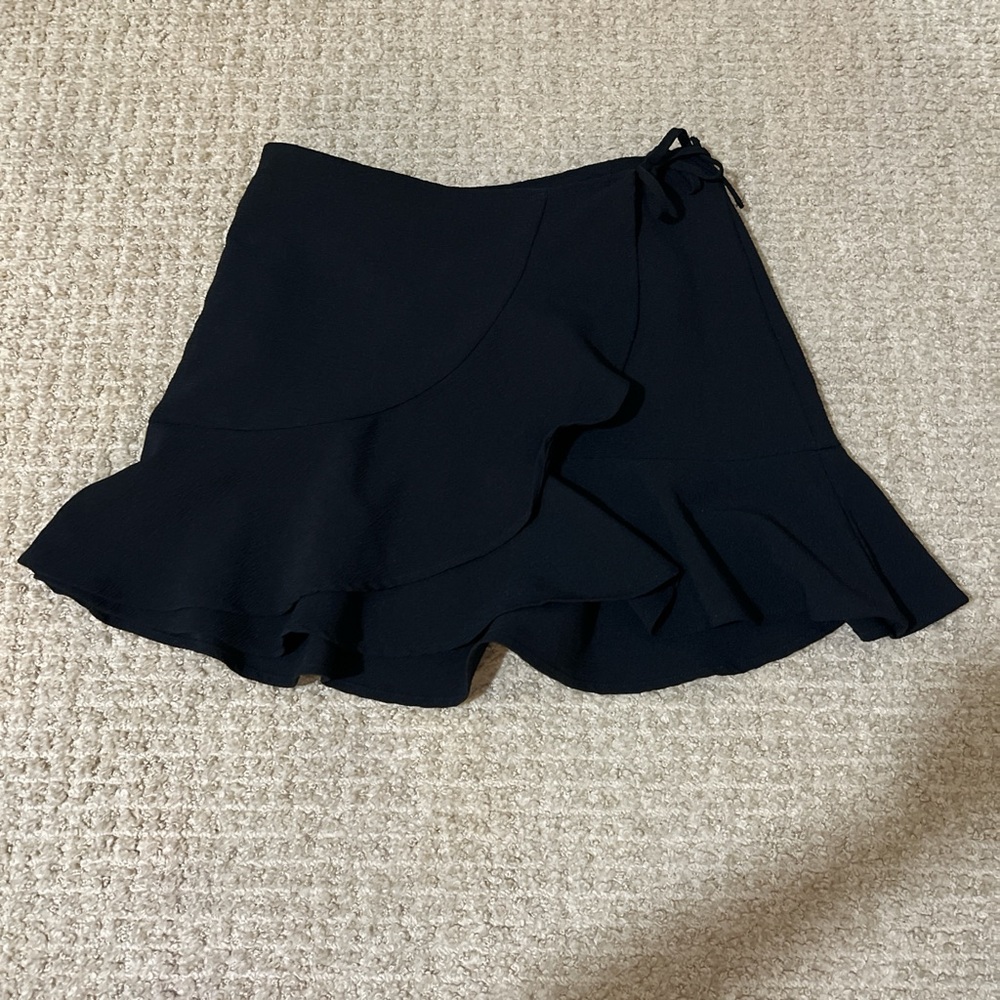 Black crossover skirt with tie